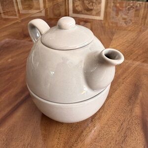 Pier 1 Cream Teapot Set. Good preloved condition